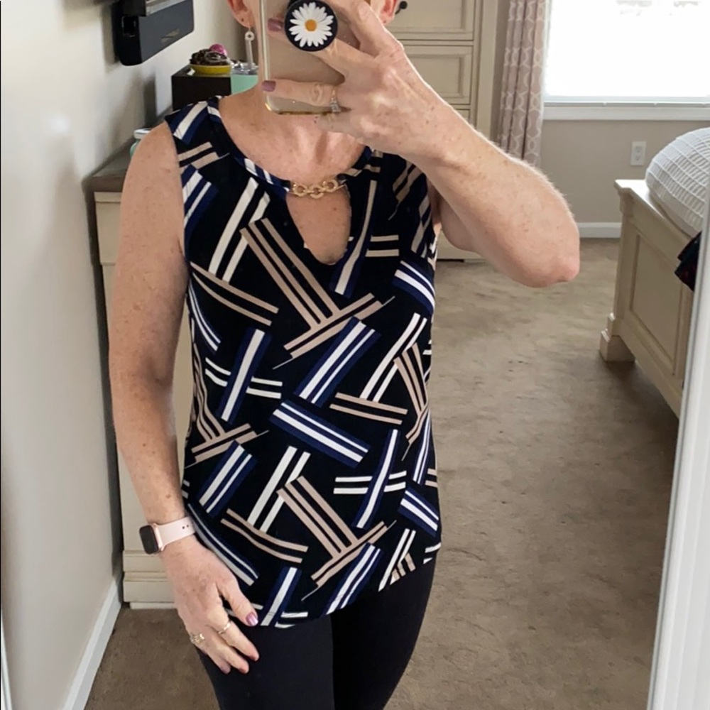 Dana Buchman sleeveless blouse keyhole neckline